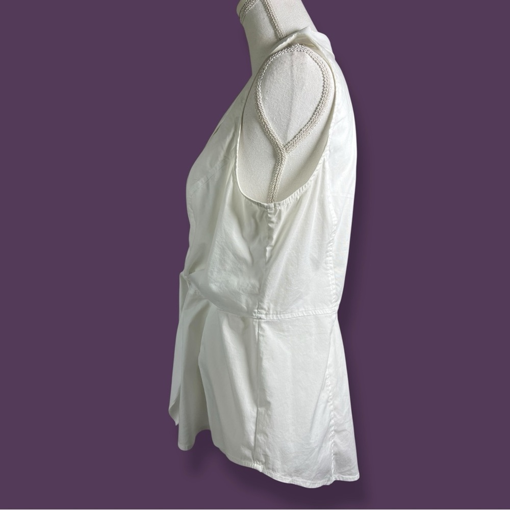 Kaari Blue Elegant White Sleeveless Blouse - Picture 4 of 10
